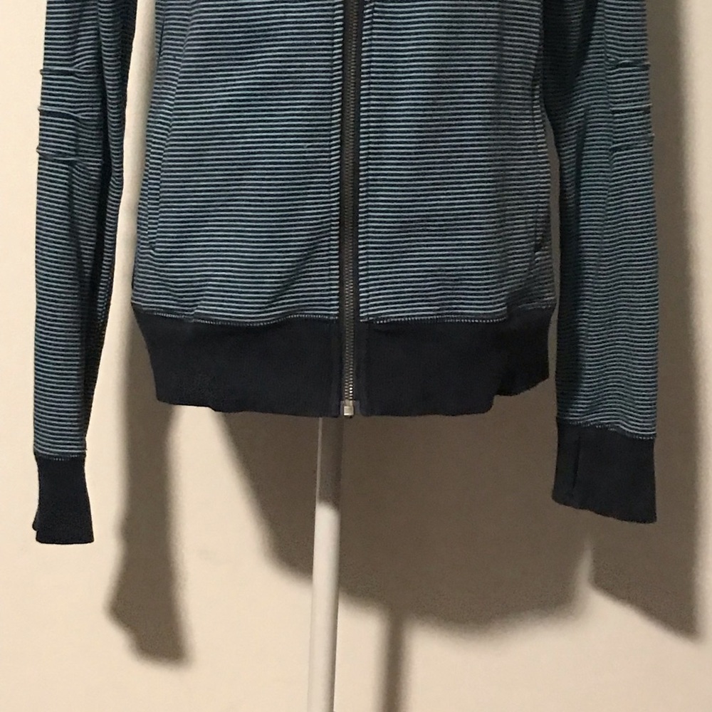 Lululemon Scuba Hoodie - Picture 4 of 14